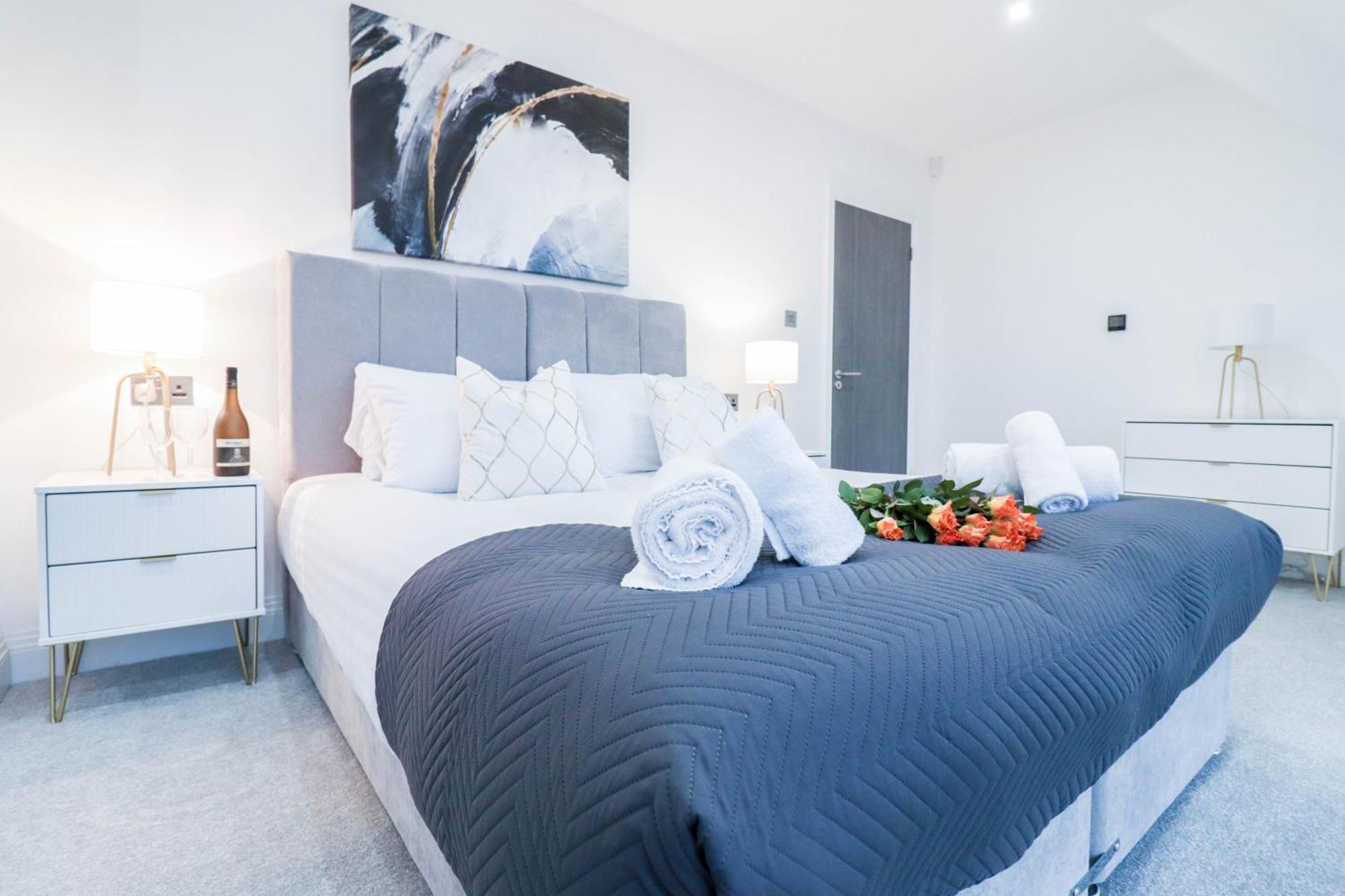 Elegant Apartments In Staines L Free Onsite Parking Exterior foto