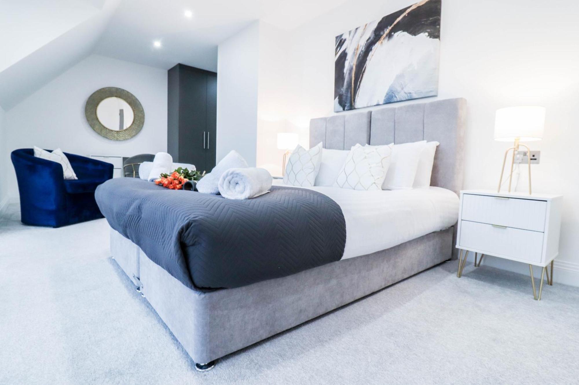 Elegant Apartments In Staines L Free Onsite Parking Exterior foto