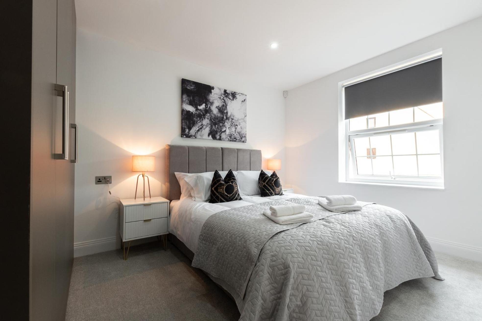 Elegant Apartments In Staines L Free Onsite Parking Exterior foto
